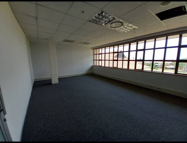 1,090M² OFFICE TO LET IN BRYANSTON